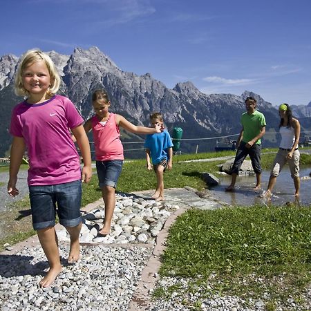 Hotel Bacher Asitzstubn Leogang Bagian luar foto