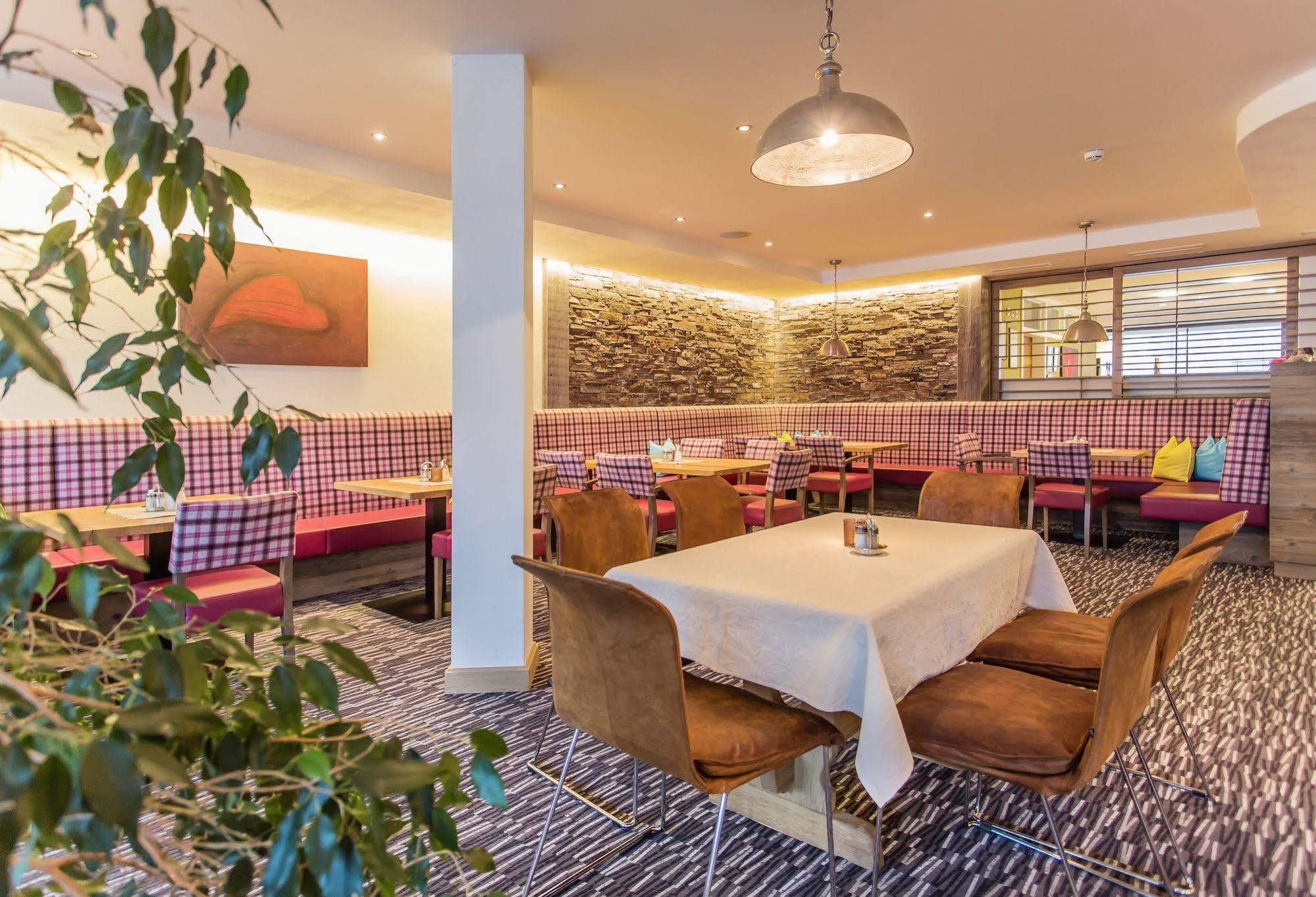Hotel Bacher Asitzstubn Leogang Bagian luar foto